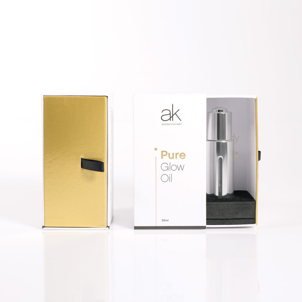 Förpackningar med tryck från Avisera – skräddarsydda och hållbara lösningar för butik, e-handel och varumärken som vill sticka ut. Tryckta förpackningar med logga och unikt designade detaljer. Custom printed packaging from Avisera – sustainable and tailored solutions for retail, e-commerce, and brands that want to stand out. Printed packaging with logo and distinctive design.