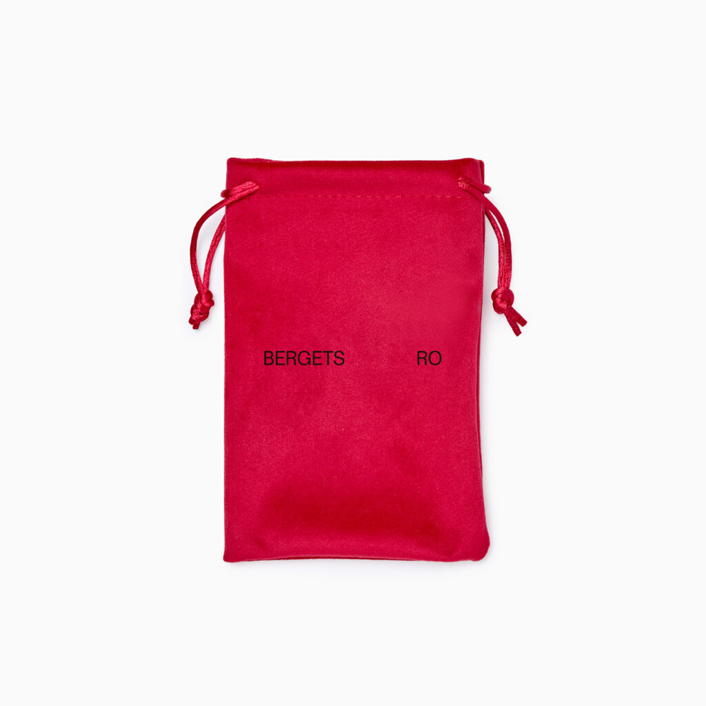 Dust bag nyckelpåse röd mäklare fastighetsbyrå Bergets Ro